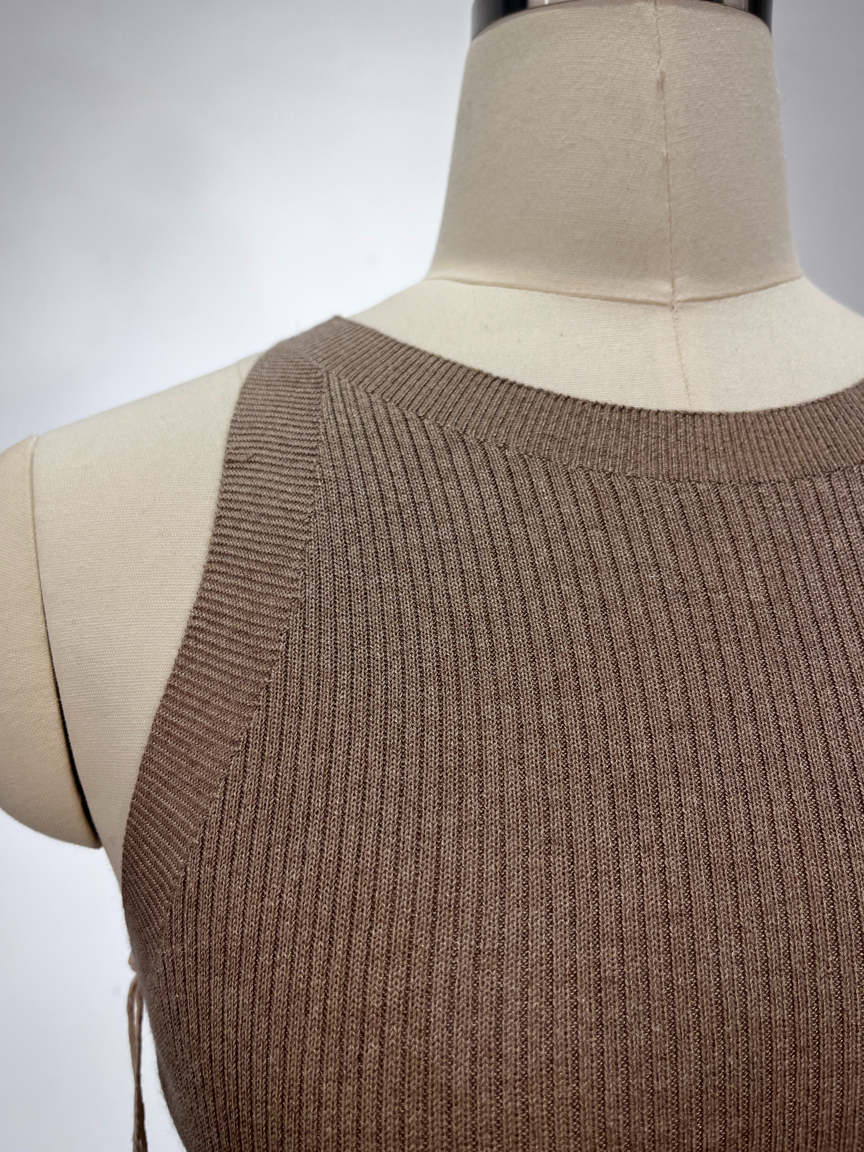 羊绒和丝绸刷新无缝背心