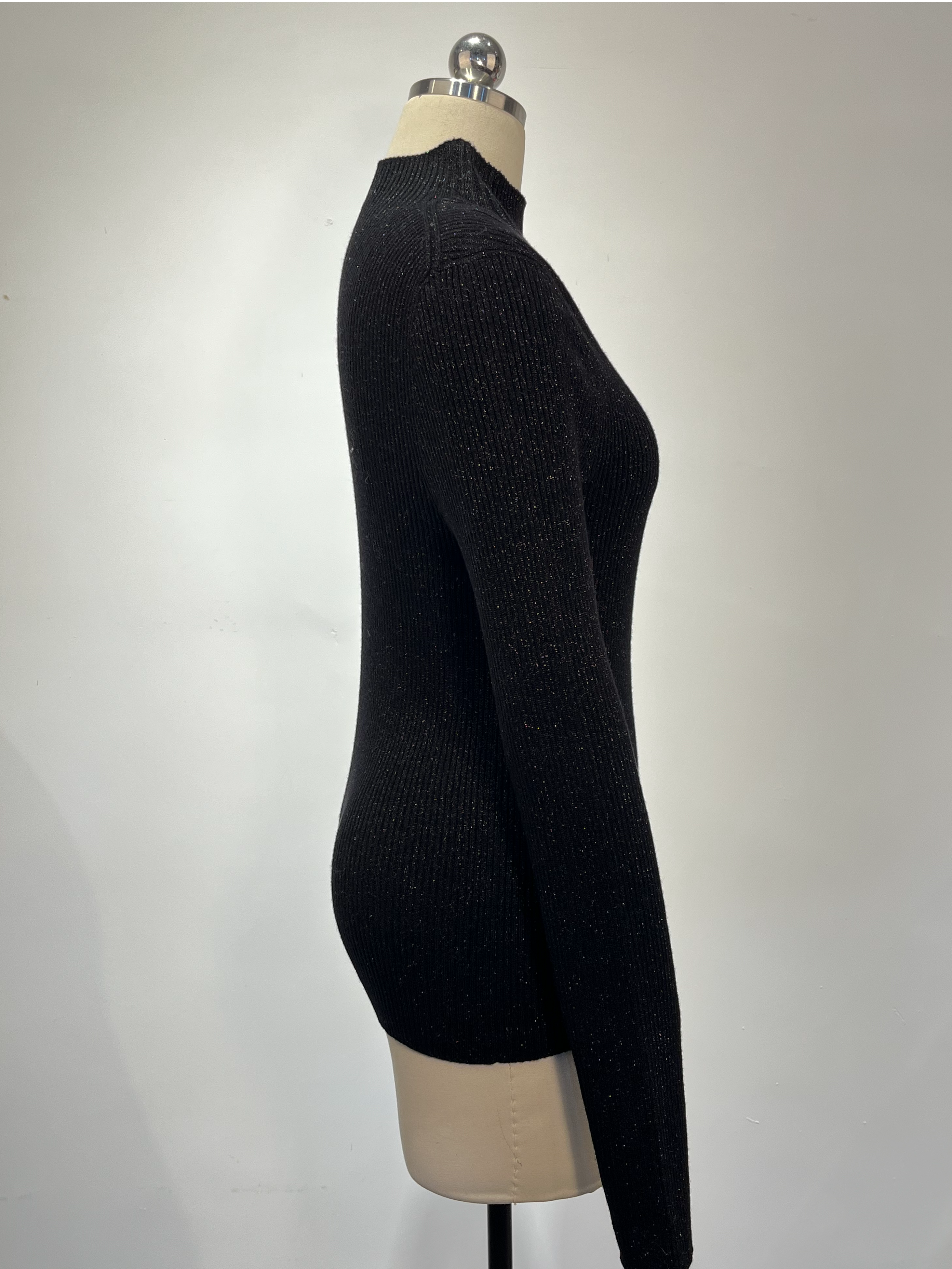 超柔软的羊毛无缝套头衫