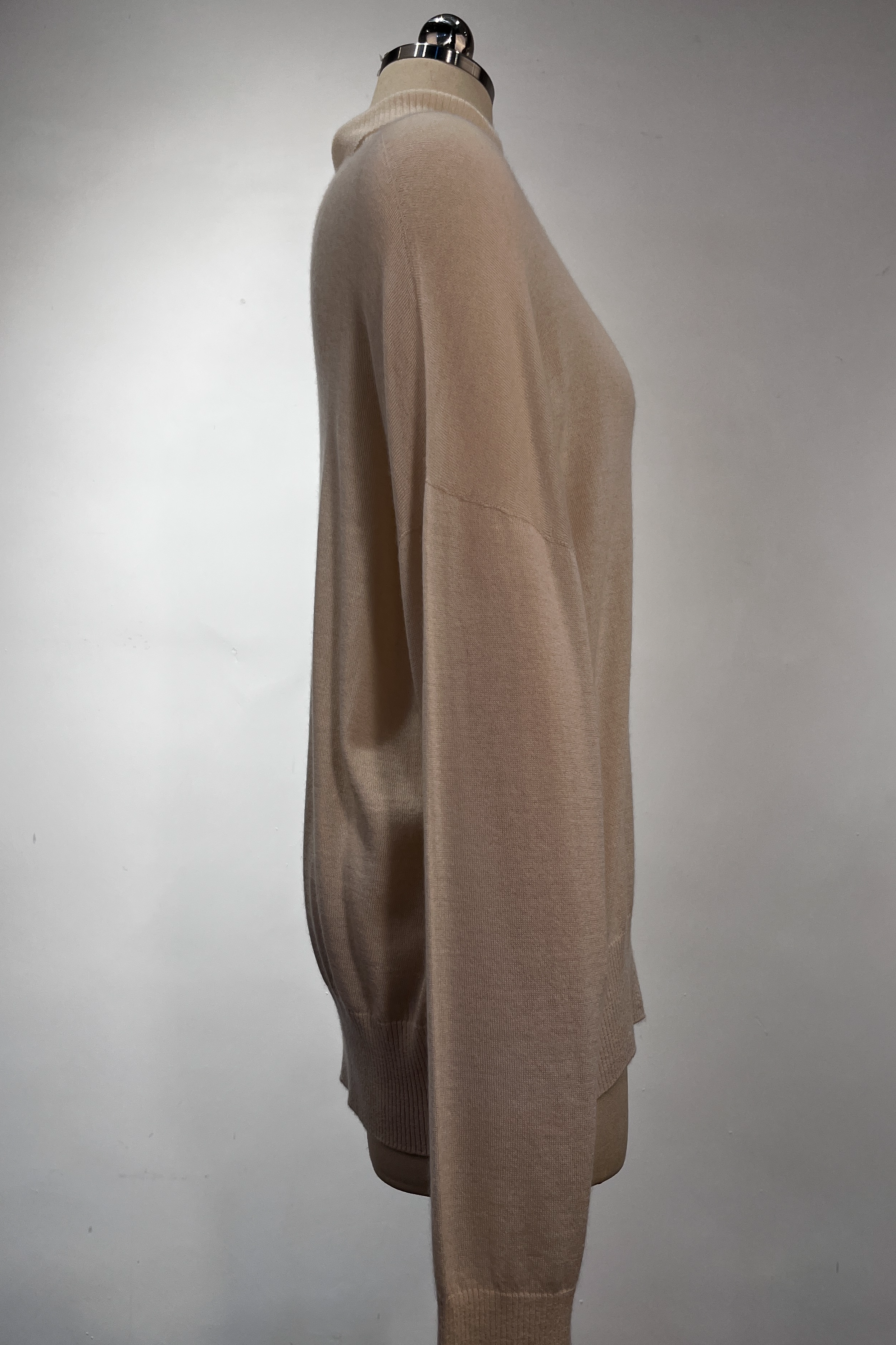 Cashmere无缝女性的高领披肩套头衫