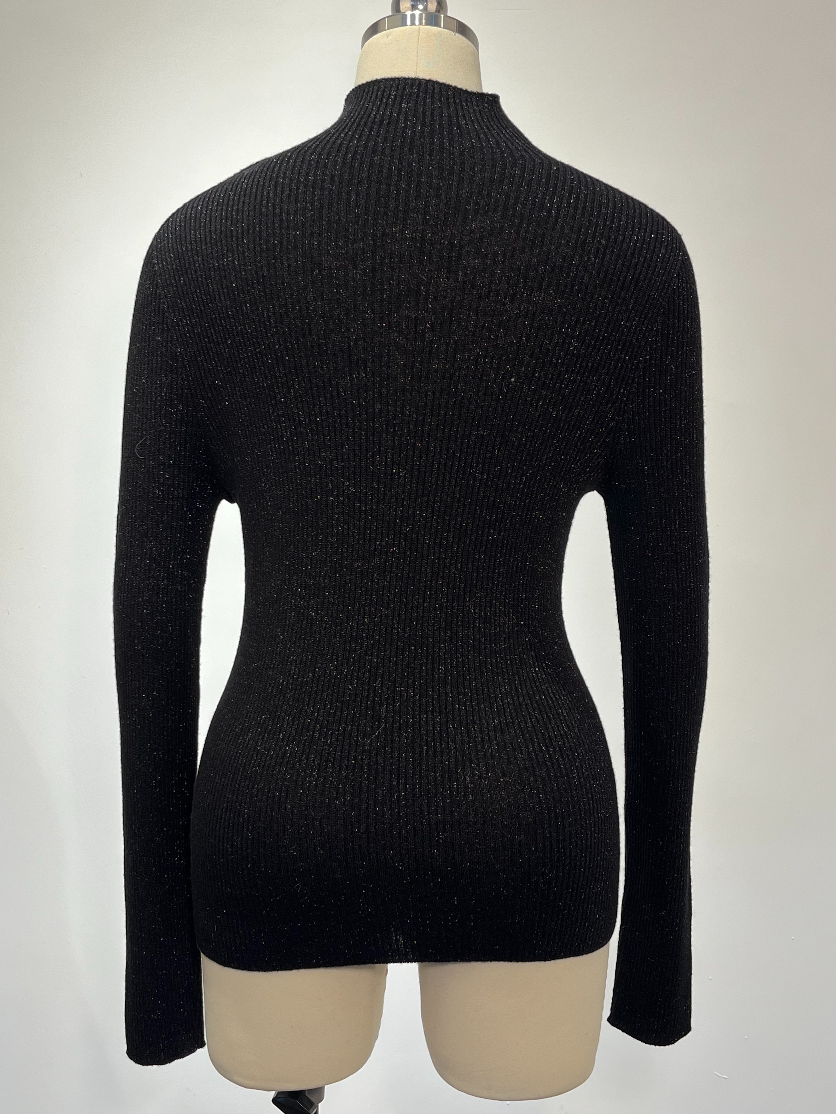 超柔软的羊毛无缝套头衫