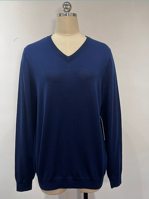 女子的基本羊毛V领汗衫