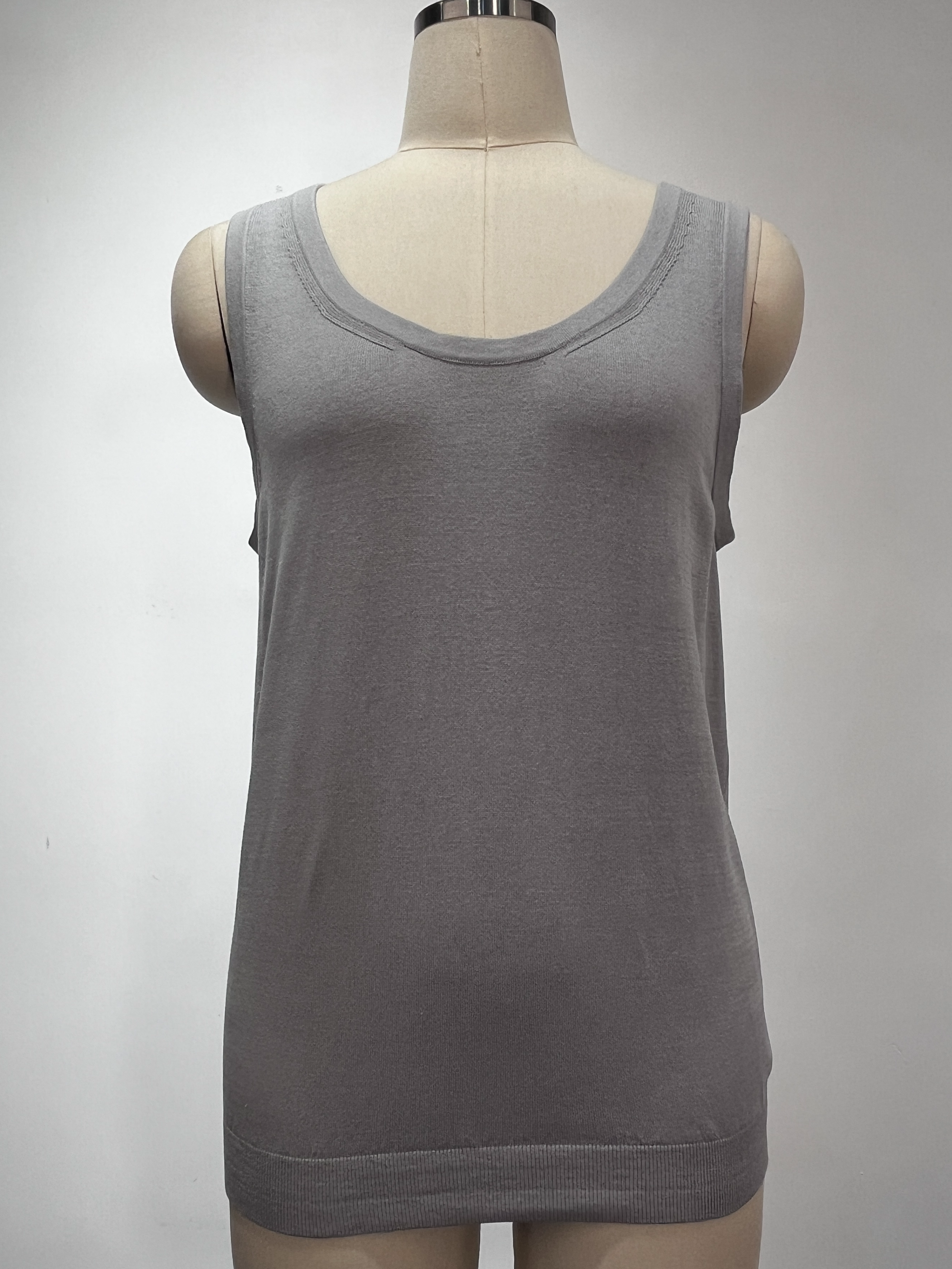 羊绒和丝绸女性无缝服装