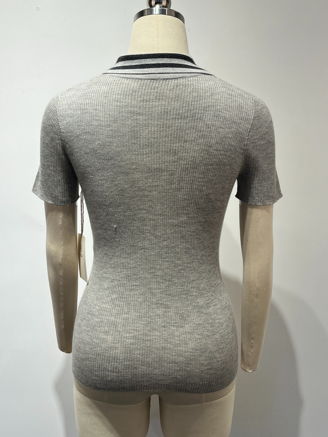 羊绒和丝绸女子马球 - 风格无缝上衣