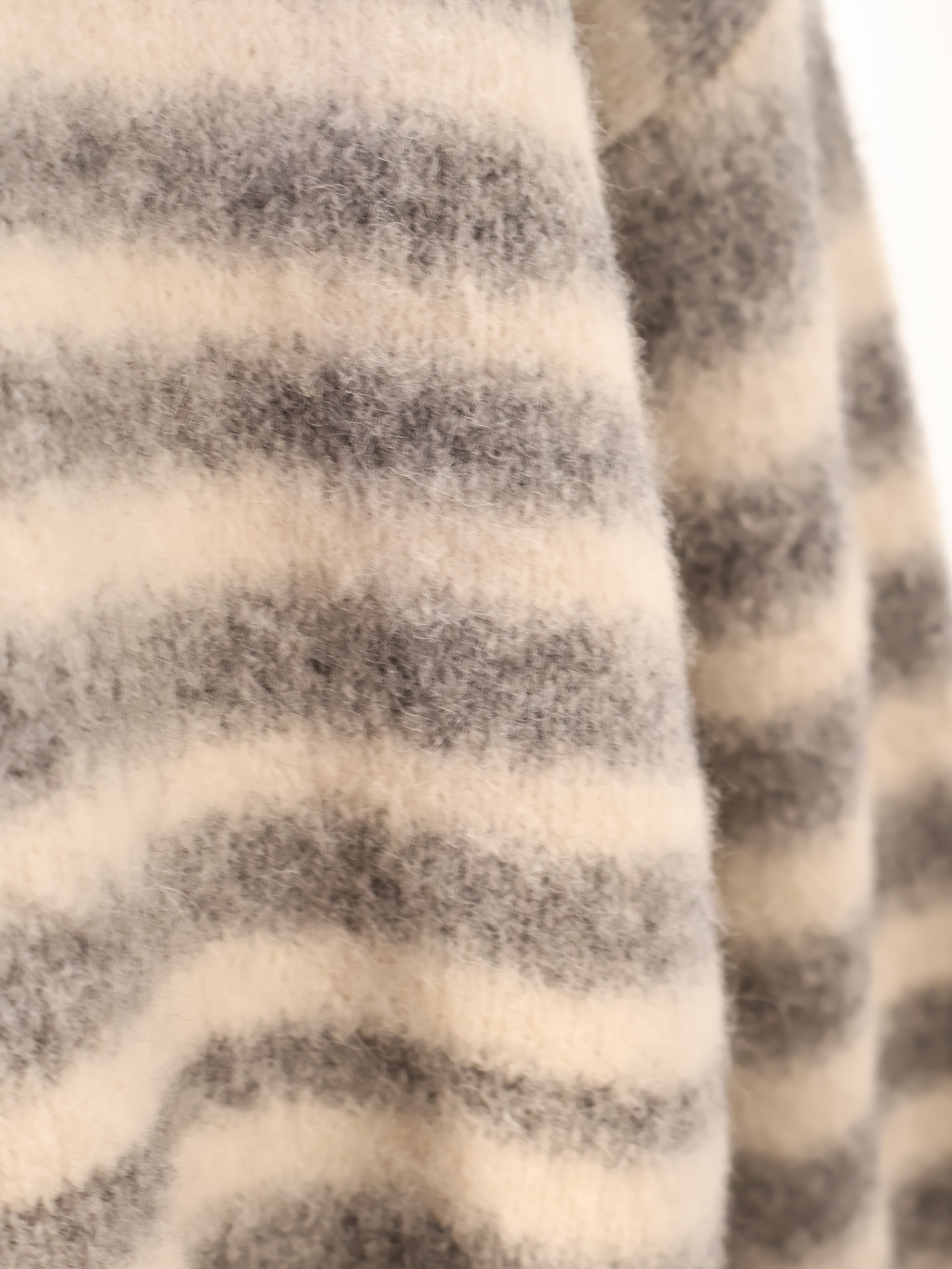 条纹高领套头毛衫